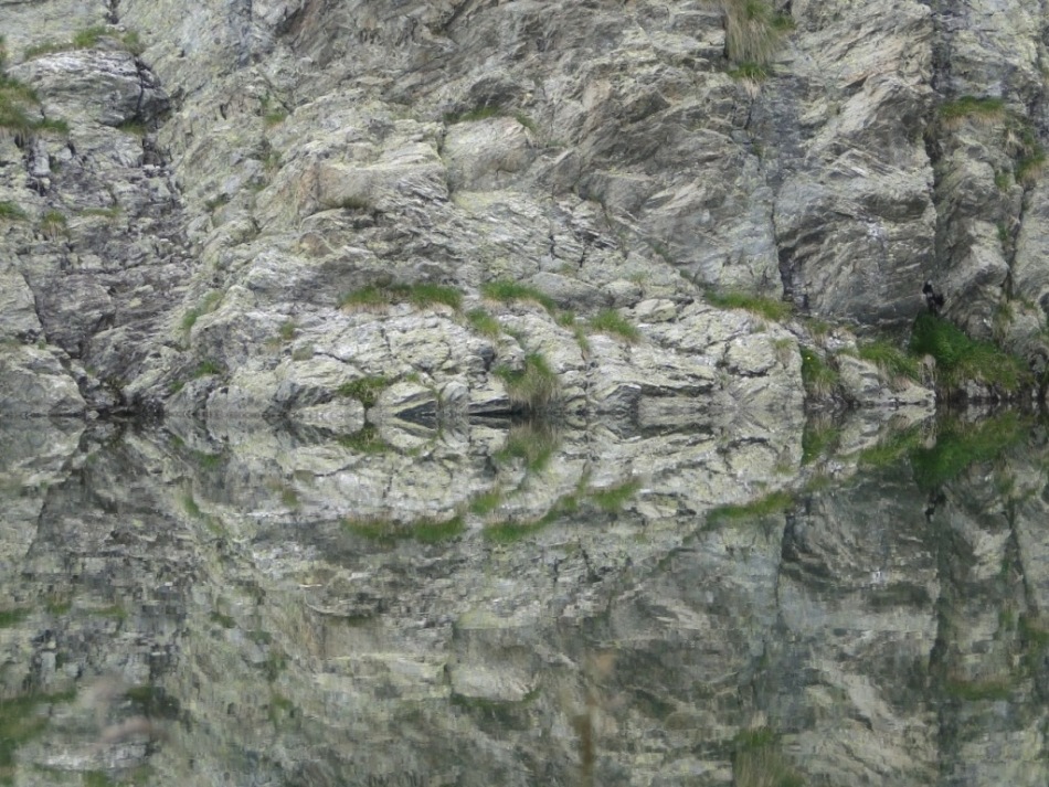 Riflettendo sul lago Avert